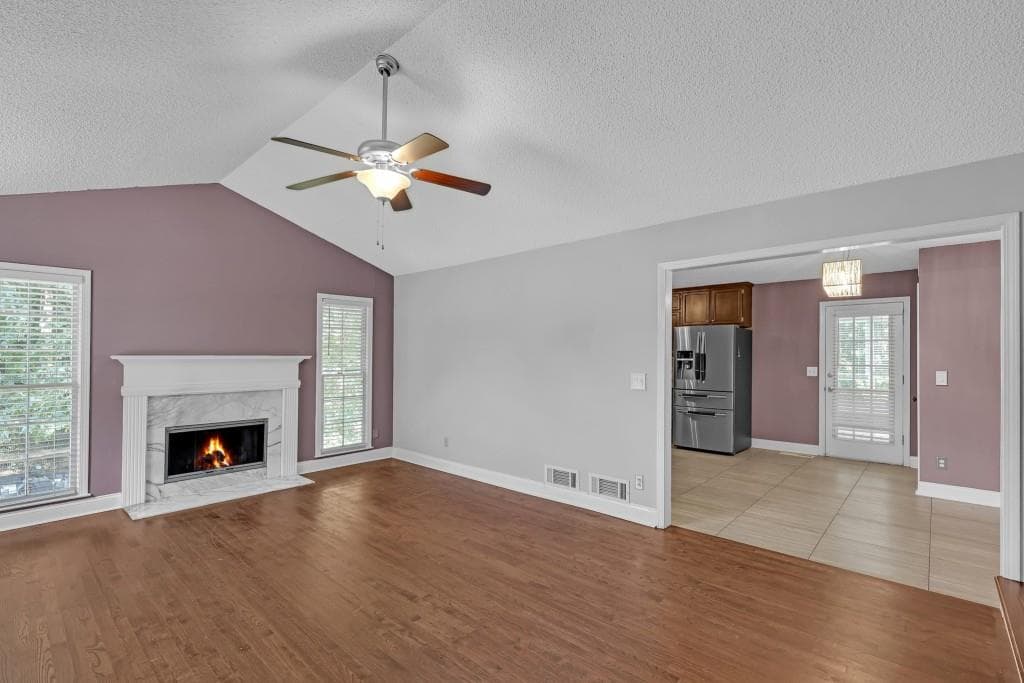 4 bedroom, 2 bathroom, 1,904 sq ft single family residence under contract at 405 Windstone Court, Lawrenceville, GA 30044 — photo 3