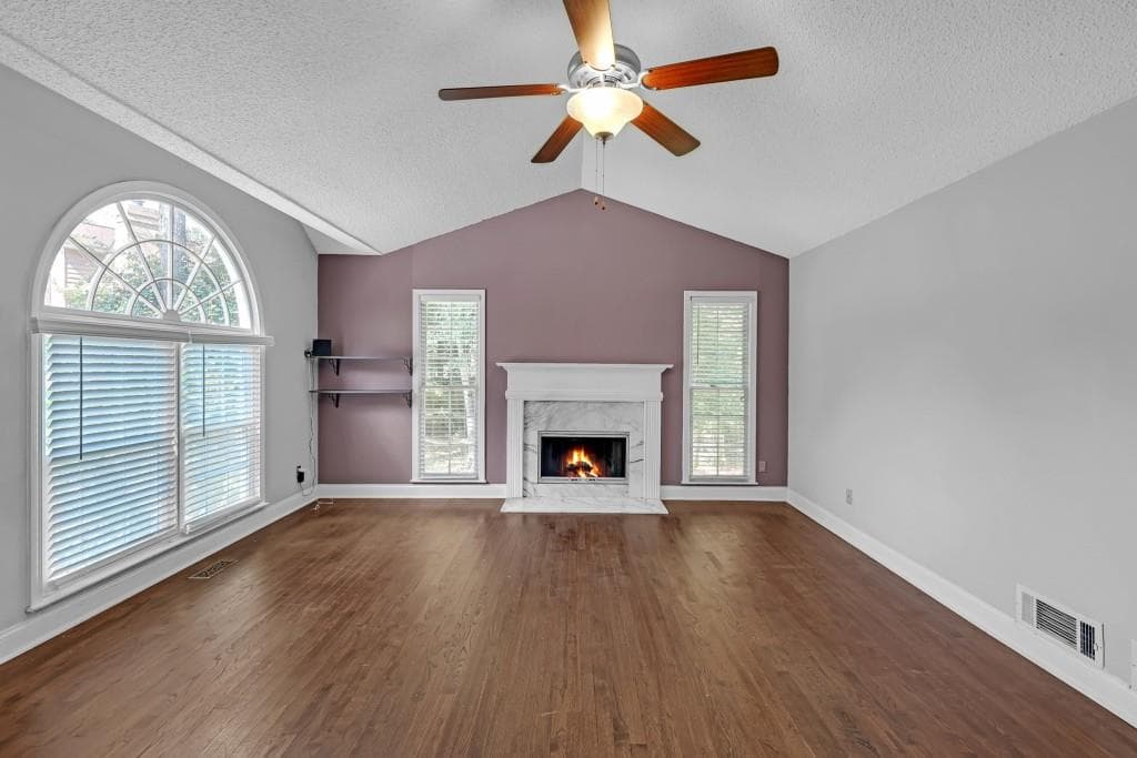 4 bedroom, 2 bathroom, 1,904 sq ft single family residence under contract at 405 Windstone Court, Lawrenceville, GA 30044 — photo 4