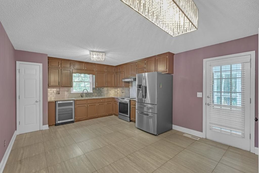 4 bedroom, 2 bathroom, 1,904 sq ft single family residence under contract at 405 Windstone Court, Lawrenceville, GA 30044 — photo 7