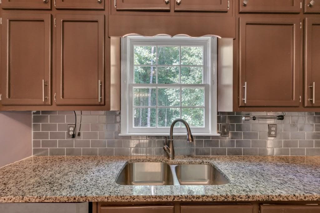 4 bedroom, 2 bathroom, 1,904 sq ft single family residence under contract at 405 Windstone Court, Lawrenceville, GA 30044 — photo 10