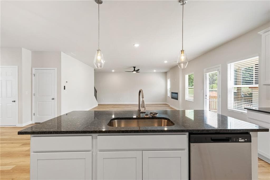 4 bedroom, 3 bathroom, 2,685 sq ft single family residence for sale at 203 Orwell Drive, Social Circle, GA 30025 — photo 7