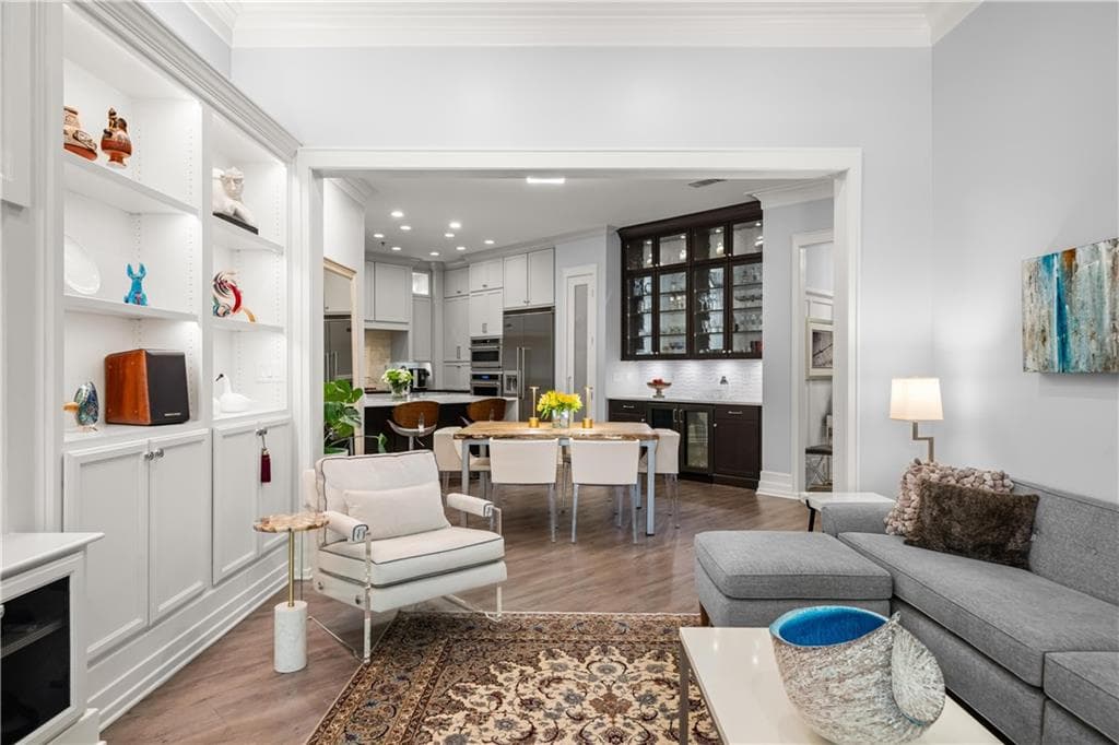 2 bedroom, 2 bathroom, 1,632 sq ft condominium under contract at 1717 N Decatur Road T20, Atlanta, GA 30307 — photo 2
