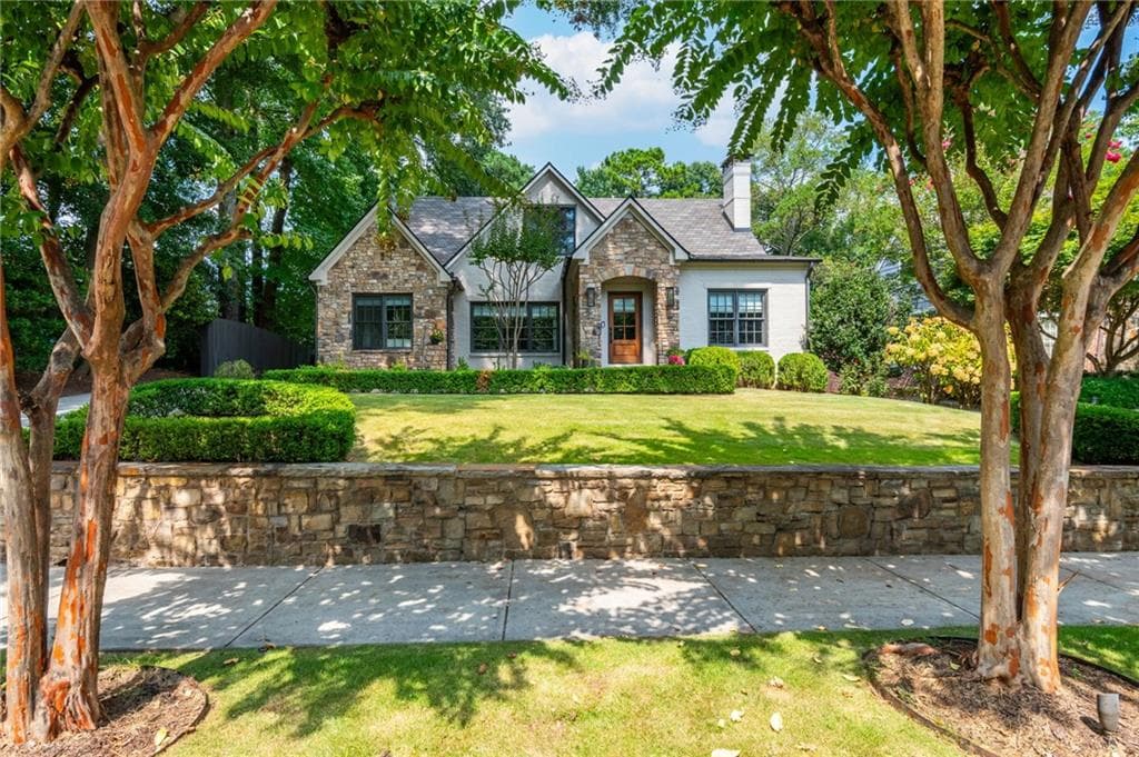 5 bedroom, 5 bathroom, 3,580 sq ft single family residence under contract at 1156 E Rock Springs Road, Atlanta, GA 30306 — photo 2