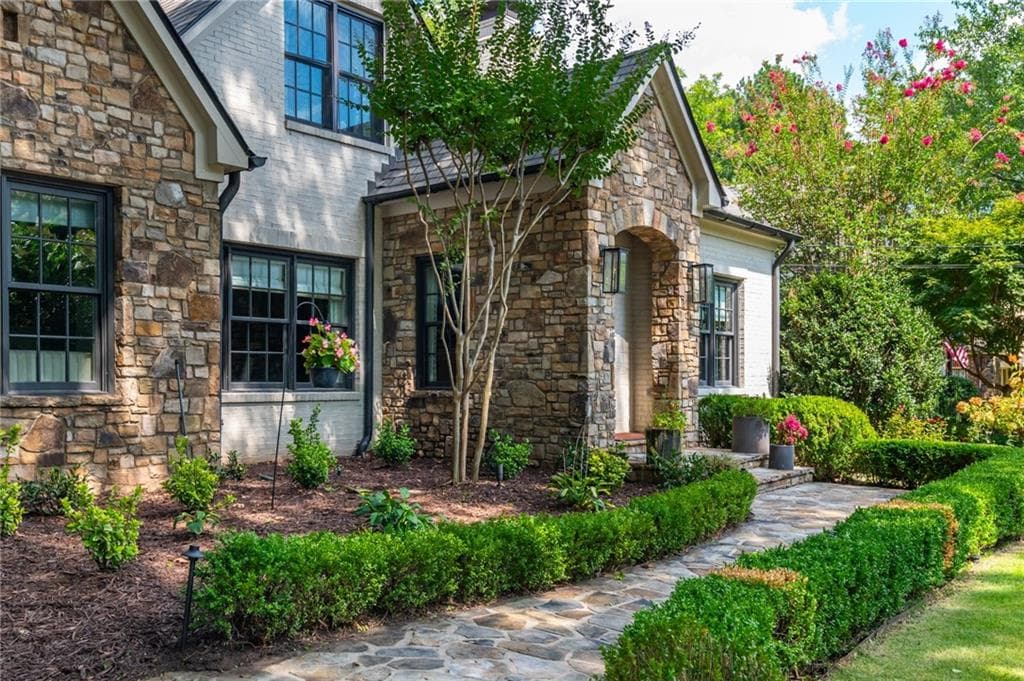 5 bedroom, 5 bathroom, 3,580 sq ft single family residence under contract at 1156 E Rock Springs Road, Atlanta, GA 30306 — photo 4