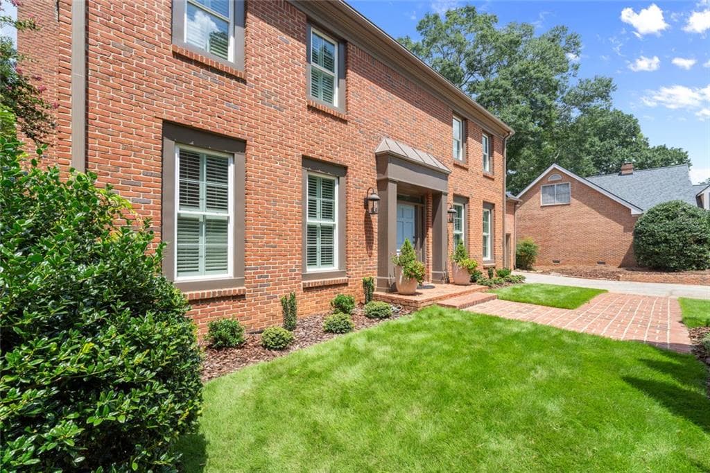 4 bedroom, 4 bathroom, 3,832 sq ft single family residence for sale at 255 Tenth Fairway, Roswell, GA 30076 — photo 2