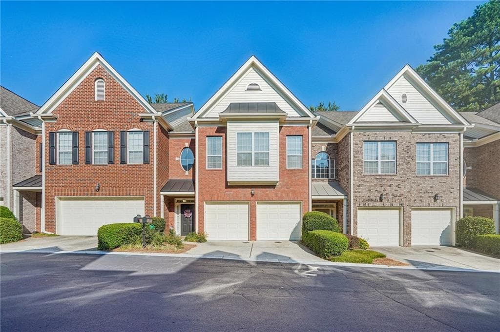 3 bedroom, 3 bathroom, 2,094 sq ft townhouse for rent at 3517 Henderson Reserve, Atlanta, GA 30341 for $2,700 a month