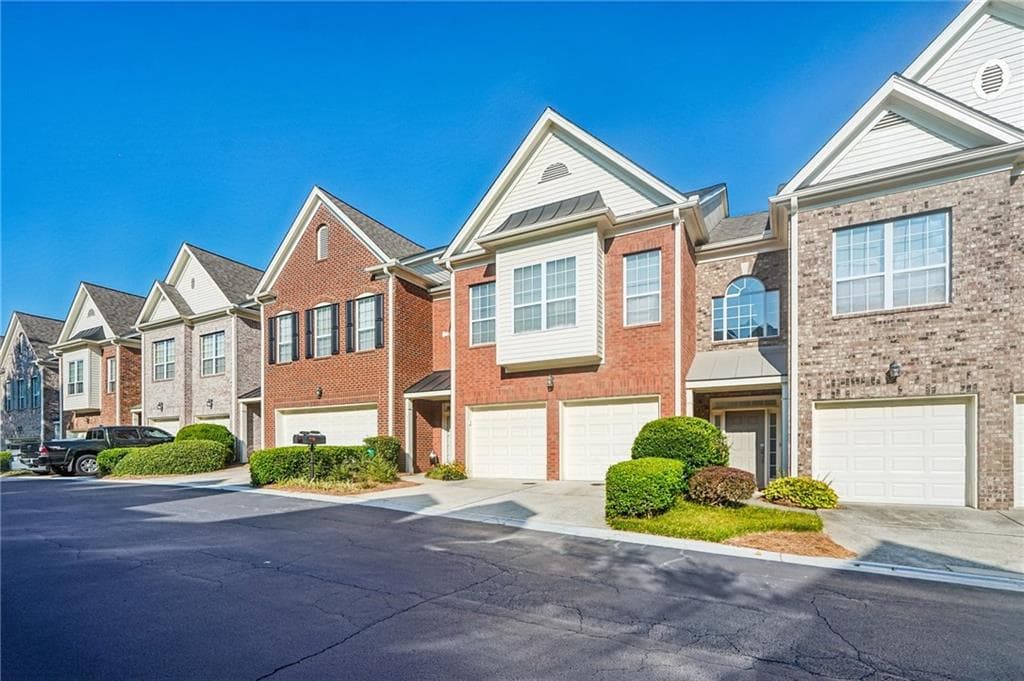 3 bedroom, 3 bathroom, 2,094 sq ft townhouse for rent at 3517 Henderson Reserve, Atlanta, GA 30341 for $2,700 a month — photo 2