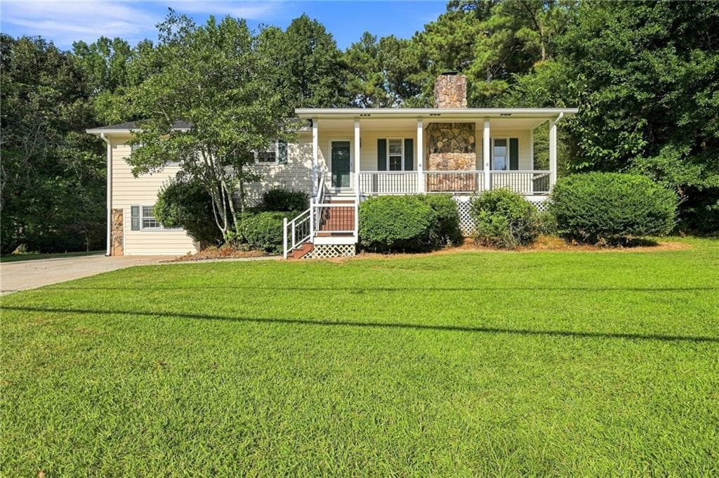 3 bedroom, 2 bathroom, 2,812 sq ft single family residence for sale at 6784 Galts Ferry Road, Acworth, GA 30102 — photo 1 of 42