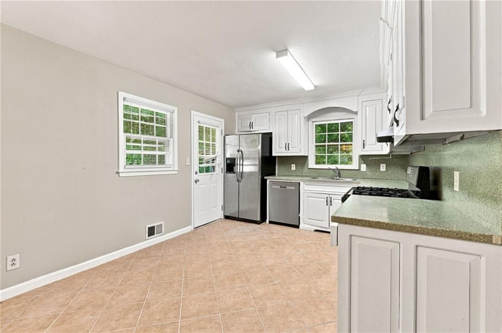 3 bedroom, 2 bathroom, 2,812 sq ft single family residence for sale at 6784 Galts Ferry Road, Acworth, GA 30102 — photo 7