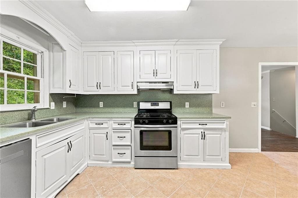 3 bedroom, 2 bathroom, 2,812 sq ft single family residence for sale at 6784 Galts Ferry Road, Acworth, GA 30102 — photo 9