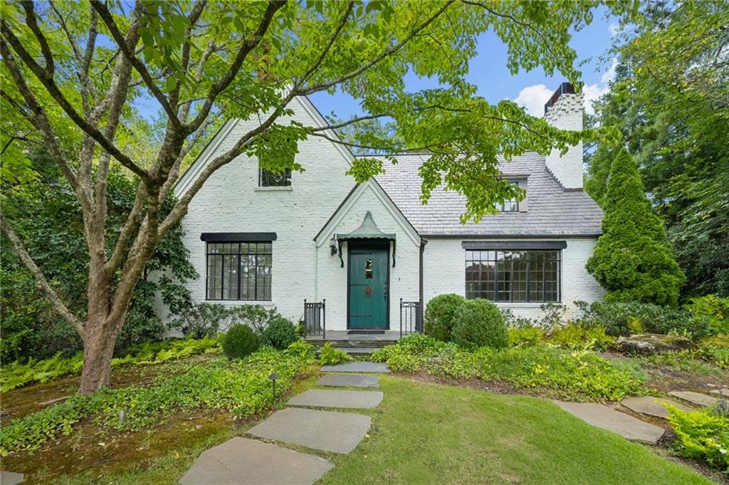4 bedroom, 5 bathroom, 4,494 sq ft single family residence for sale at 3990 E Brookhaven Drive, Atlanta, GA 30319 — photo 2