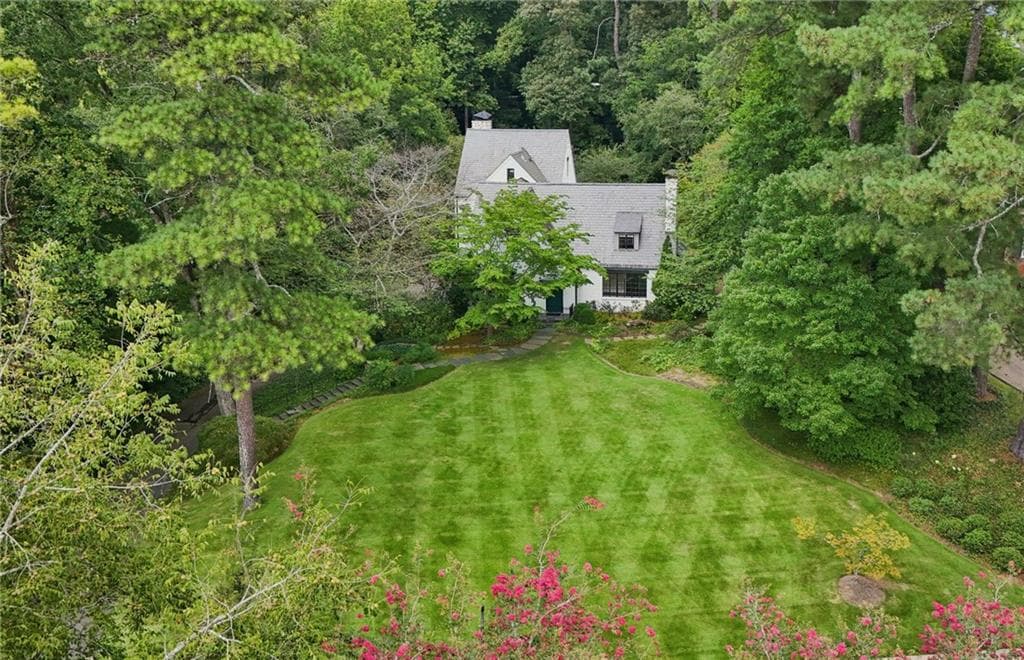 4 bedroom, 5 bathroom, 4,494 sq ft single family residence for sale at 3990 E Brookhaven Drive, Atlanta, GA 30319 — photo 3