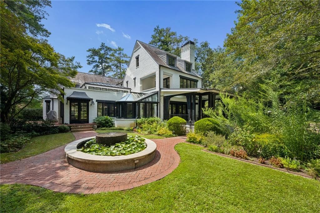 4 bedroom, 5 bathroom, 4,494 sq ft single family residence for sale at 3990 E Brookhaven Drive, Atlanta, GA 30319 — photo 4