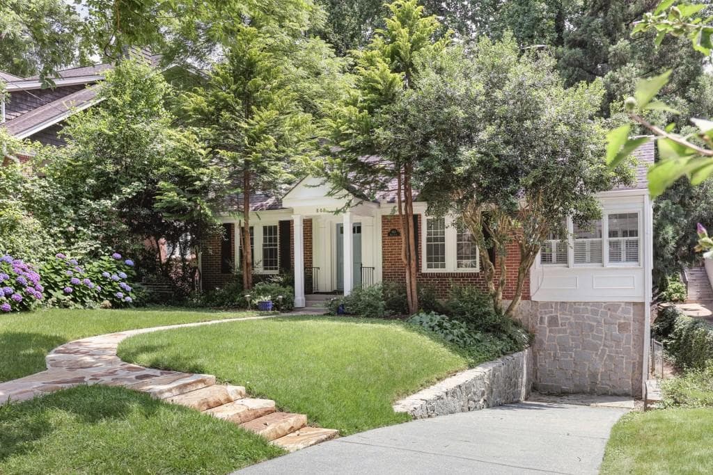3 bedroom, 2 bathroom, 1,612 sq ft single family residence for sale at 843 Kings Court, Atlanta, GA 30306 — photo 2