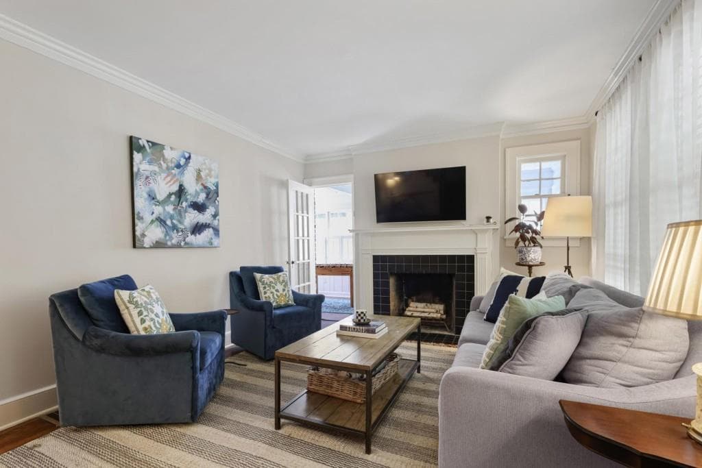 3 bedroom, 2 bathroom, 1,612 sq ft single family residence for sale at 843 Kings Court, Atlanta, GA 30306 — photo 3