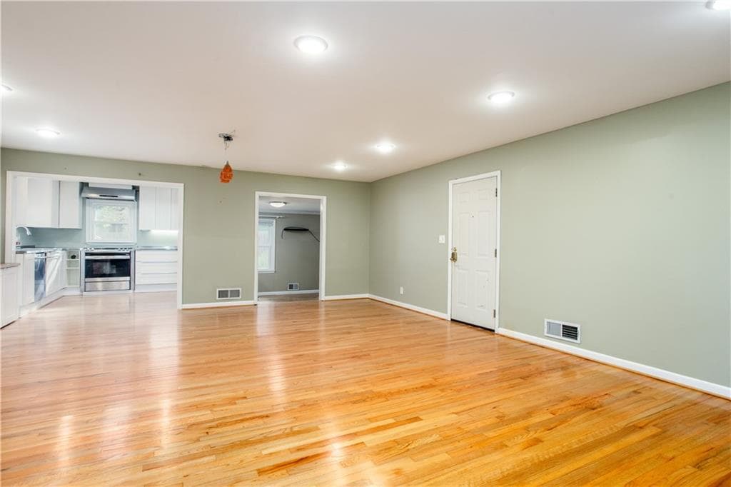 4 bedroom, 3 bathroom, 2,290 sq ft single family residence for rent at 4089 Longview Drive, Atlanta, GA 30341 for $2,850 a month — photo 4
