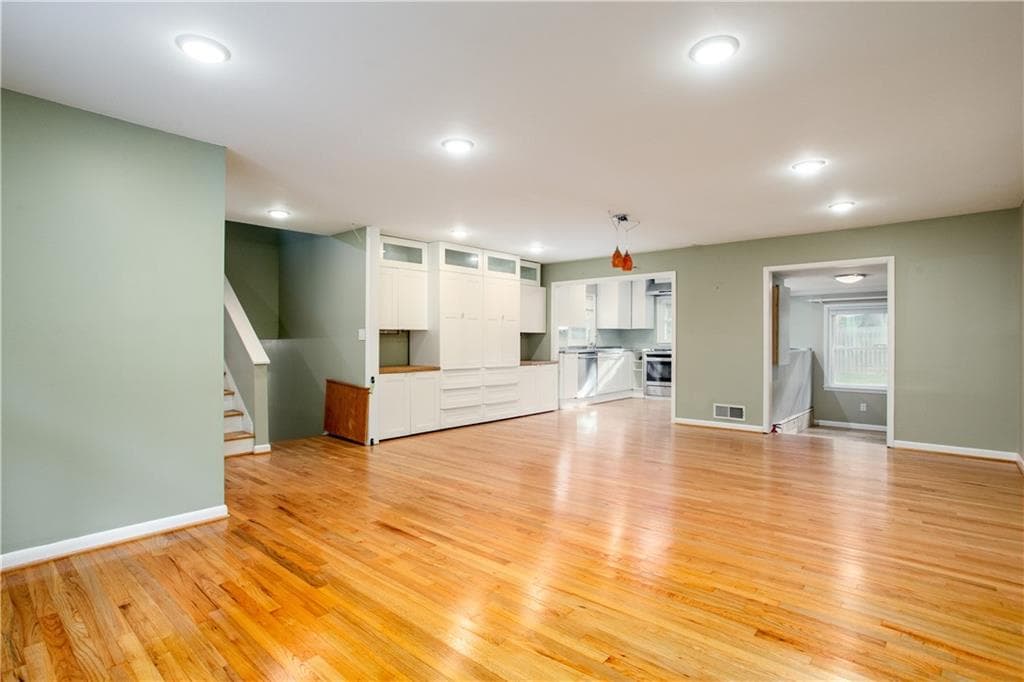 4 bedroom, 3 bathroom, 2,290 sq ft single family residence for rent at 4089 Longview Drive, Atlanta, GA 30341 for $2,850 a month — photo 5