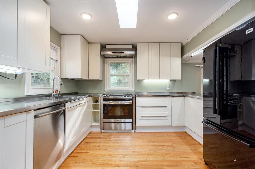 4 bedroom, 3 bathroom, 2,290 sq ft single family residence for rent at 4089 Longview Drive, Atlanta, GA 30341 for $2,850 a month — photo 6