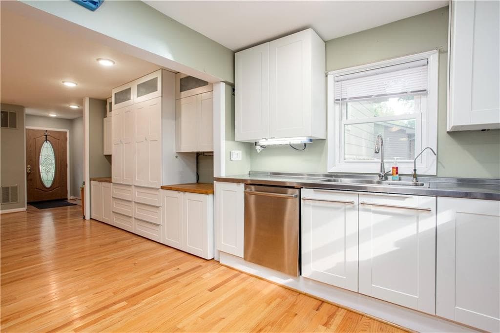 4 bedroom, 3 bathroom, 2,290 sq ft single family residence for rent at 4089 Longview Drive, Atlanta, GA 30341 for $2,850 a month — photo 8