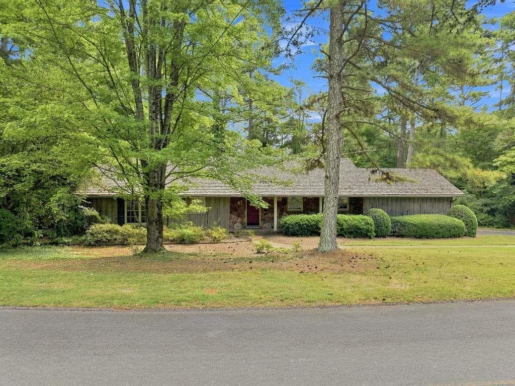 4 bedroom, 3 bathroom, 1,711 sq ft single family residence for sale at 23 Saddle Mountain Road, Rome, GA 30161