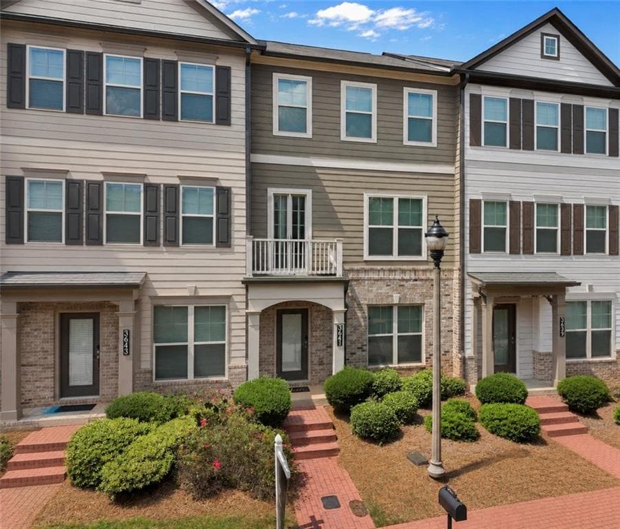 3 bedroom, 4 bathroom, 1,520 sq ft townhouse for sale at 3641 Princeton Avenue, Atlanta, GA 30337