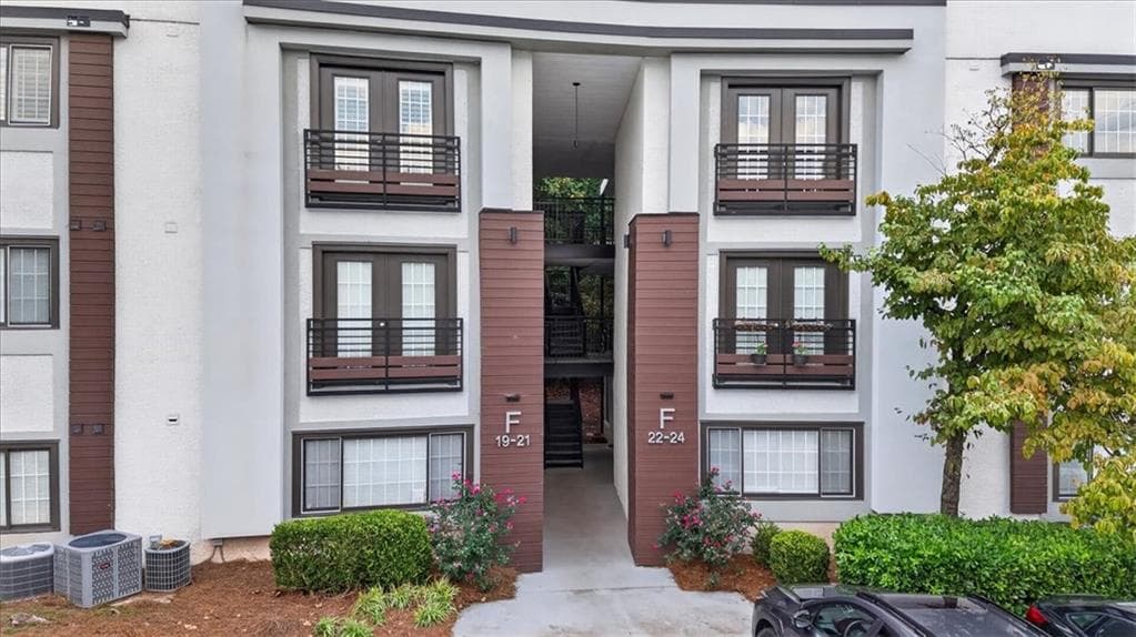 2 bedroom, 2 bathroom, 1,060 sq ft condominium for sale at 1445 Monroe Drive 20F, Atlanta, GA 30324 — photo 3