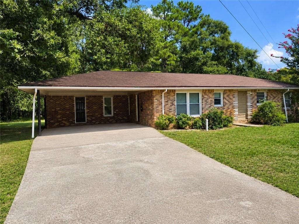 3 bedroom, 2 bathroom, 1,453 sq ft single family residence for sale at 524 Sawmill Road, Hampton, GA 30228