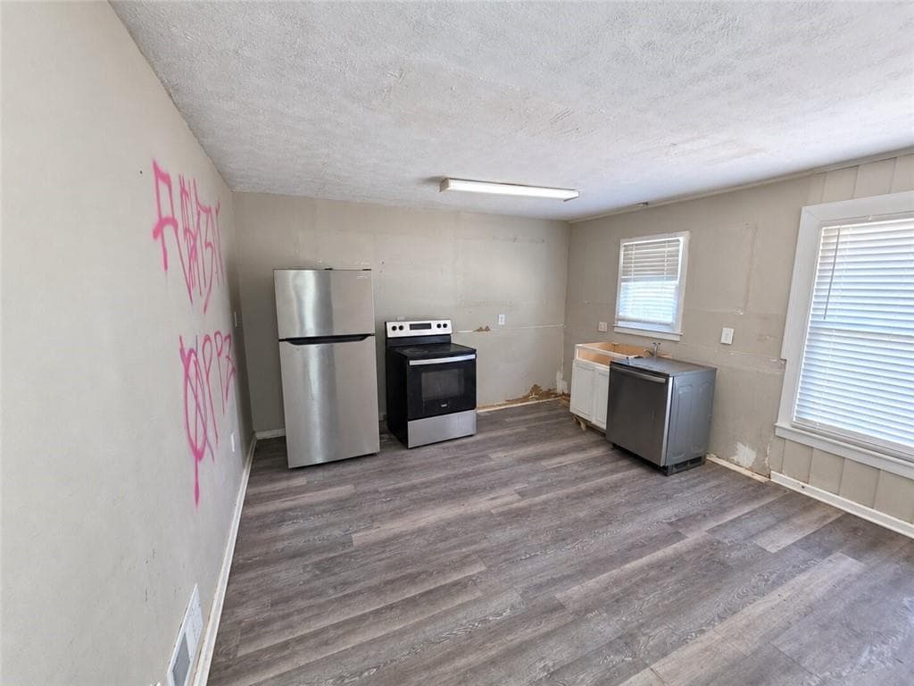 3 bedroom, 2 bathroom, 1,453 sq ft single family residence for sale at 524 Sawmill Road, Hampton, GA 30228 — photo 8