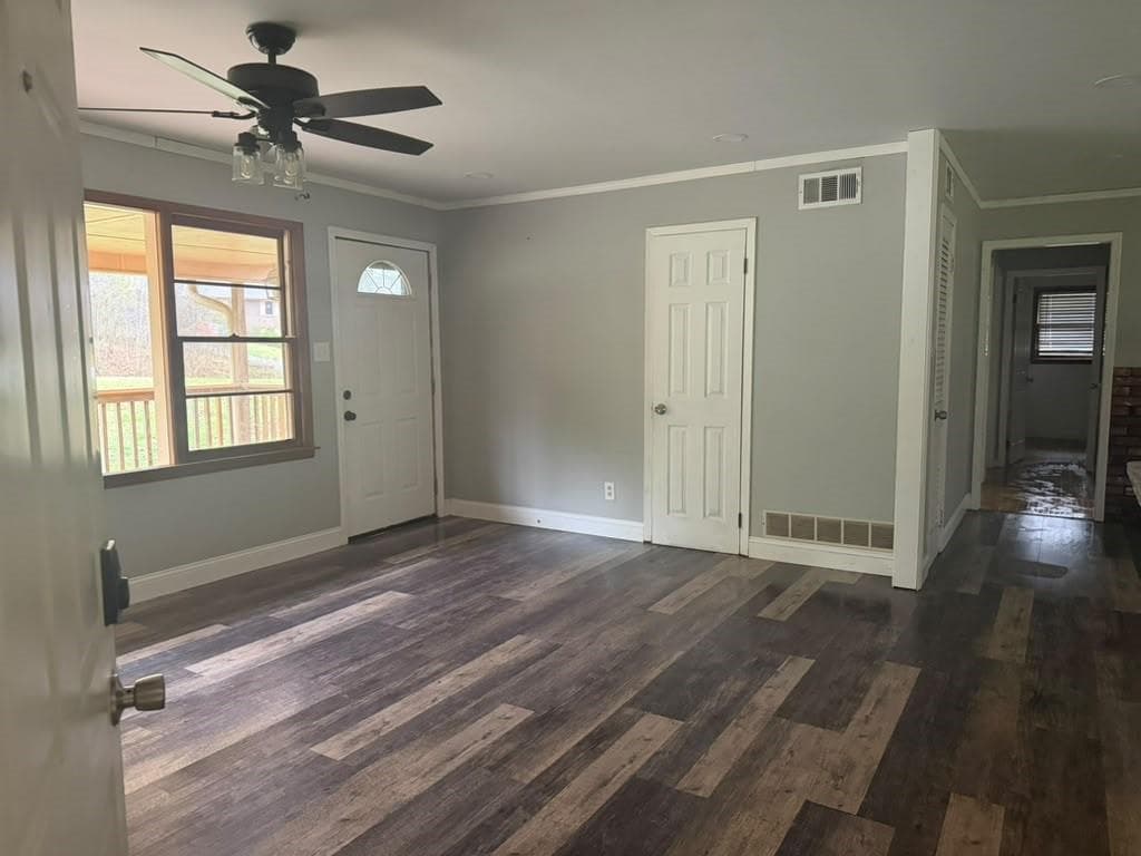 3 bedroom, 2 bathroom, 1,100 sq ft single family residence for sale at 803 S Red Rock Road, Toccoa, GA 30577 — photo 2