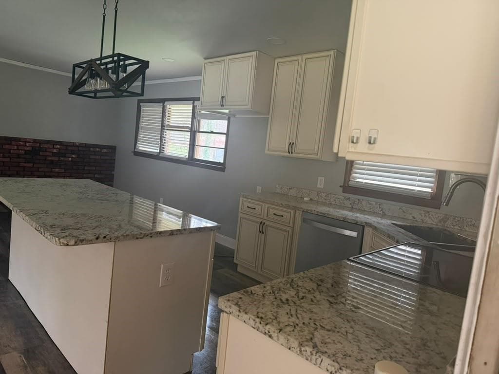 3 bedroom, 2 bathroom, 1,100 sq ft single family residence for sale at 803 S Red Rock Road, Toccoa, GA 30577 — photo 4