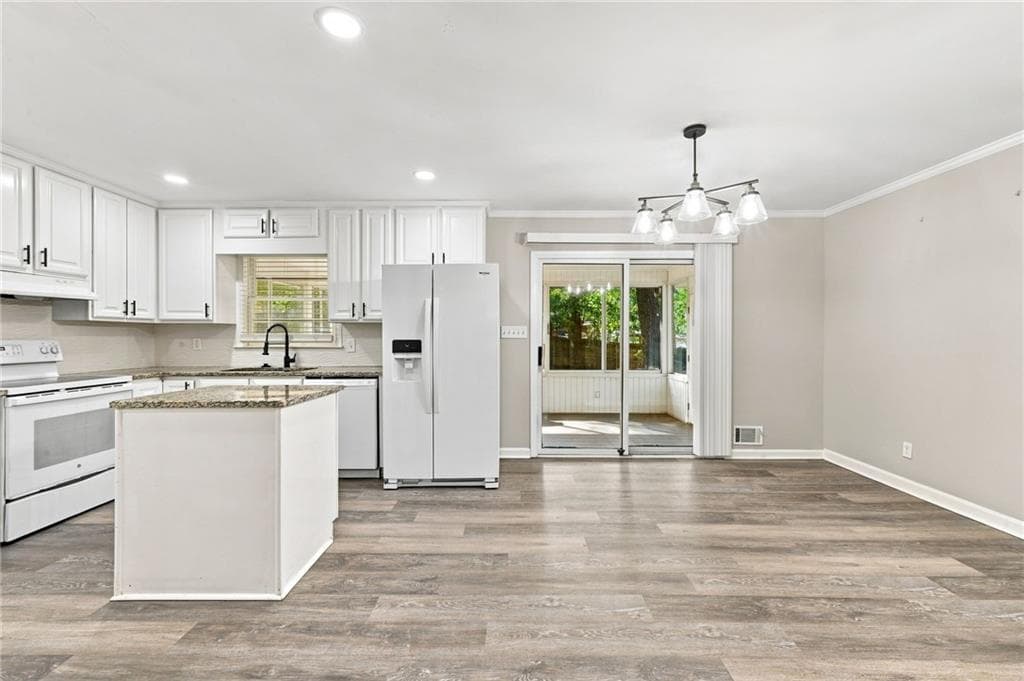 3 bedroom, 2 bathroom, 1,296 sq ft single family residence for sale at 2586 Cherrywood Lane, Marietta, GA 30060 — photo 8