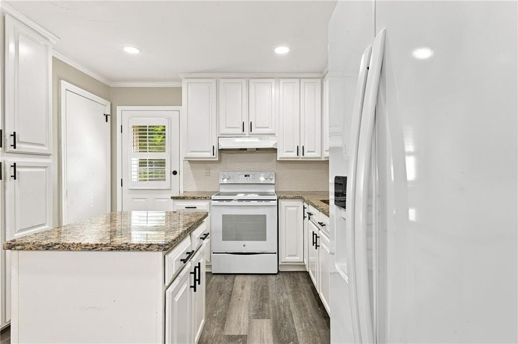 3 bedroom, 2 bathroom, 1,296 sq ft single family residence for sale at 2586 Cherrywood Lane, Marietta, GA 30060 — photo 10