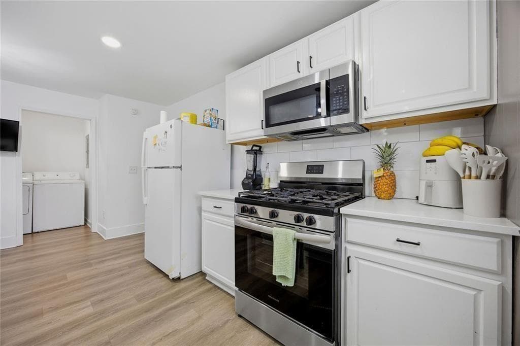 3 bedroom, 2 bathroom, 896 sq ft single family residence for sale at 340 Lee Street, Forest Park, GA 30297 — photo 5