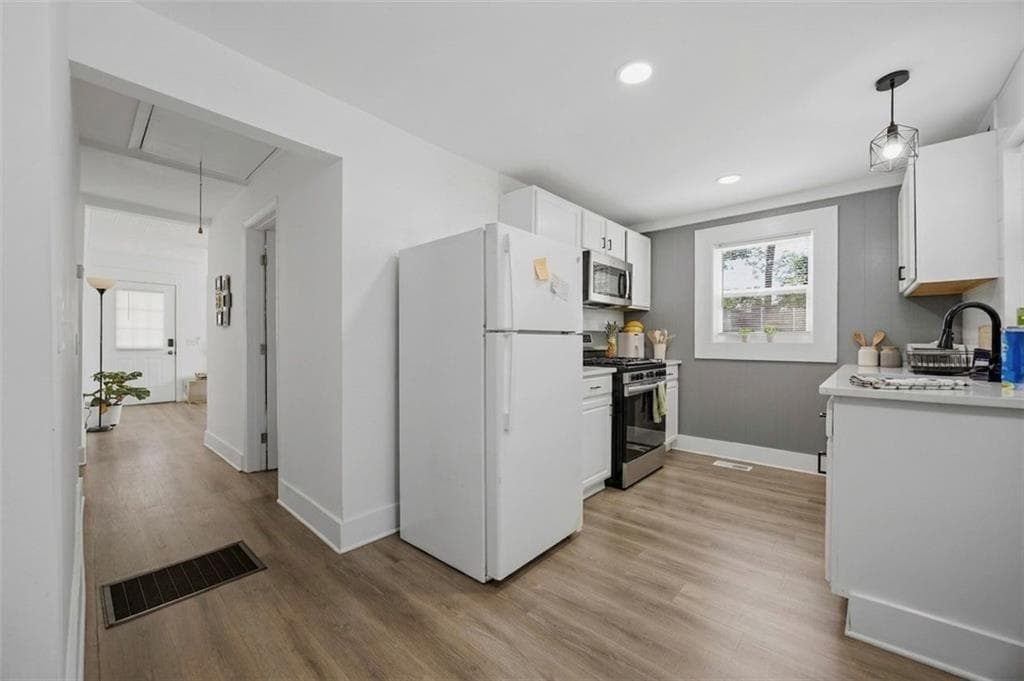 3 bedroom, 2 bathroom, 896 sq ft single family residence for sale at 340 Lee Street, Forest Park, GA 30297 — photo 6
