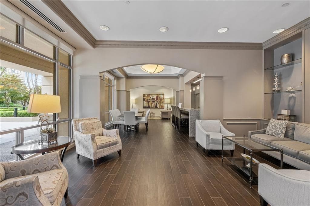 2 bedroom, 1 bathroom, 1,209 sq ft condominium for sale at 3475 Oak Valley Road 910, Atlanta, GA 30326 — photo 5