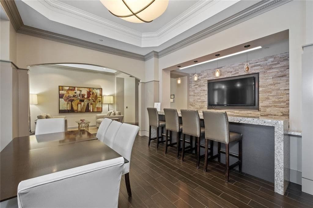 2 bedroom, 1 bathroom, 1,209 sq ft condominium for sale at 3475 Oak Valley Road 910, Atlanta, GA 30326 — photo 6