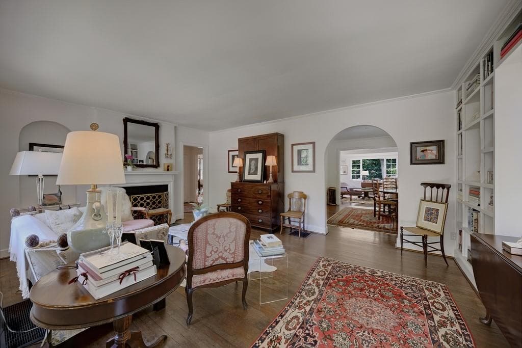 3 bedroom, 2 bathroom, 2,200 sq ft single family residence under contract at 2354 Hurst Drive, Atlanta, GA 30305 — photo 3