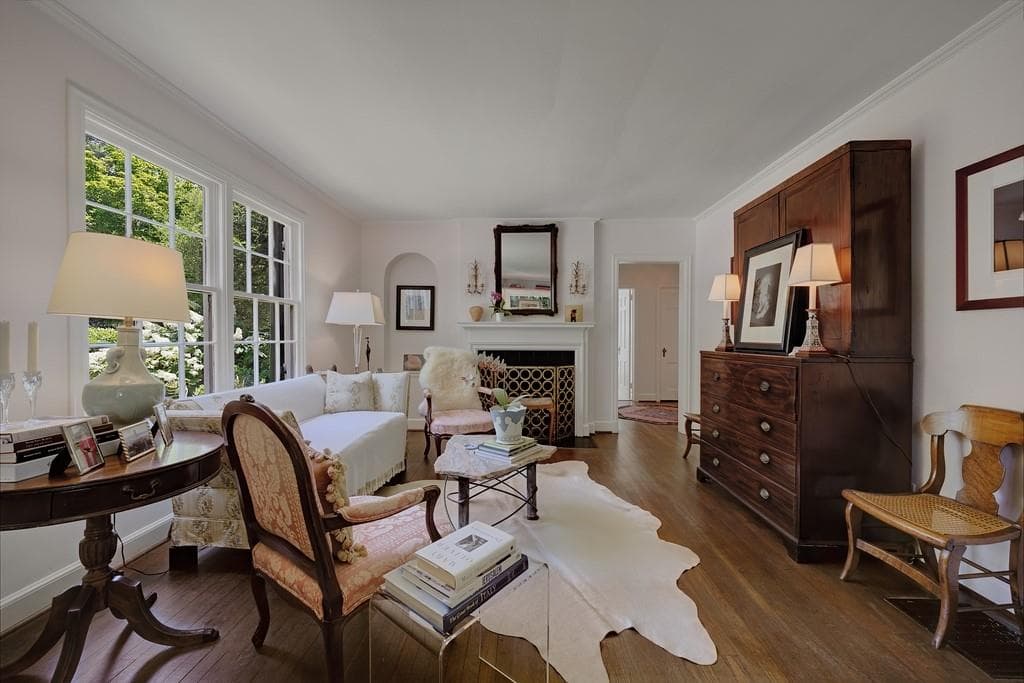 3 bedroom, 2 bathroom, 2,200 sq ft single family residence under contract at 2354 Hurst Drive, Atlanta, GA 30305 — photo 5