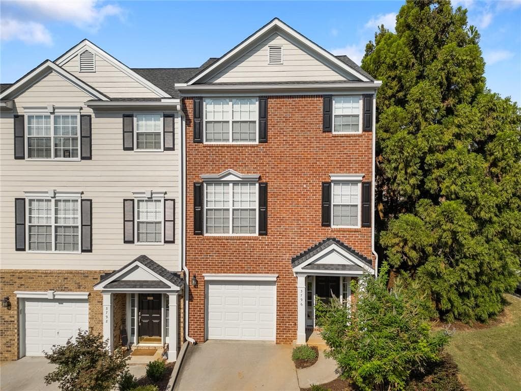 3 bedroom, 3 bathroom, 1,960 sq ft townhouse for sale at 3796 Chattahoochee Summit Drive 29, Atlanta, GA 30339