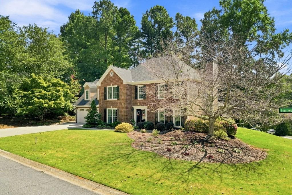 5 bedroom, 3 bathroom, 3,116 sq ft single family residence for sale at 5719 Fairwood Drive, Acworth, GA 30101 — photo 2