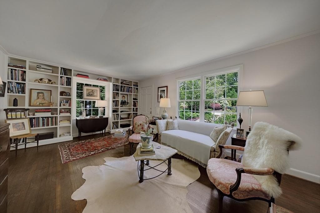3 bedroom, 2 bathroom, 2,200 sq ft single family residence under contract at 2354 Hurst Drive, Atlanta, GA 30305 — photo 6