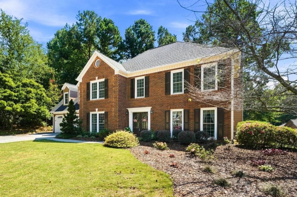 5 bedroom, 3 bathroom, 3,116 sq ft single family residence for sale at 5719 Fairwood Drive, Acworth, GA 30101 — photo 3