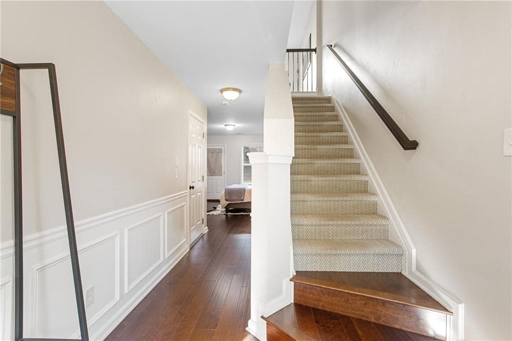 3 bedroom, 3 bathroom, 1,960 sq ft townhouse for sale at 3796 Chattahoochee Summit Drive 29, Atlanta, GA 30339 — photo 3