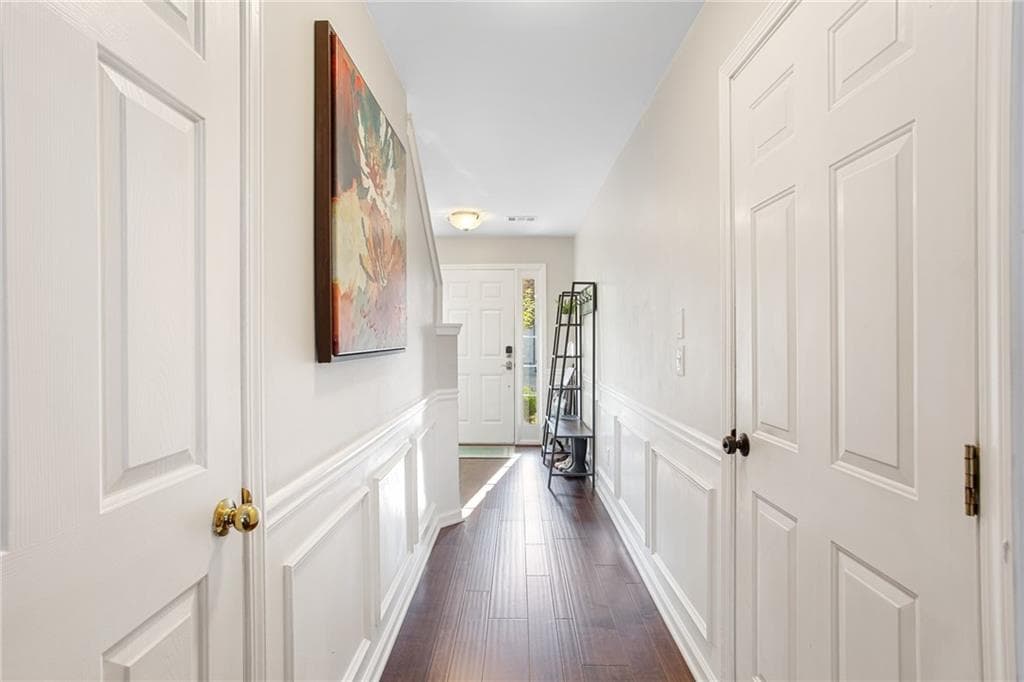 3 bedroom, 3 bathroom, 1,960 sq ft townhouse for sale at 3796 Chattahoochee Summit Drive 29, Atlanta, GA 30339 — photo 4