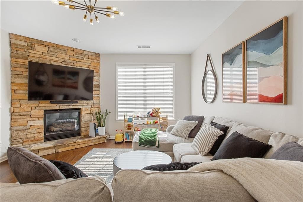 3 bedroom, 3 bathroom, 1,960 sq ft townhouse for sale at 3796 Chattahoochee Summit Drive 29, Atlanta, GA 30339 — photo 6
