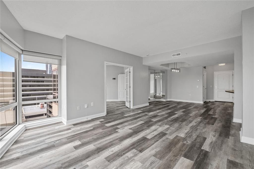 2 bedroom, 1 bathroom, 1,209 sq ft condominium for sale at 3475 Oak Valley Road 910, Atlanta, GA 30326 — photo 9
