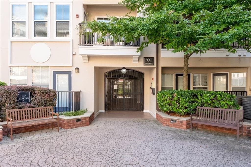 1 bedroom, 1 bathroom, 761 sq ft condominium for sale at 1850 Cotillion Drive 3419, Atlanta, GA 30338 — photo 2