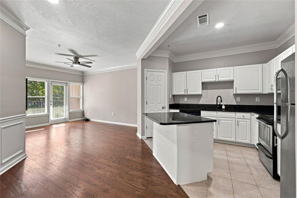 1 bedroom, 1 bathroom, 761 sq ft condominium for sale at 1850 Cotillion Drive 3419, Atlanta, GA 30338 — photo 5