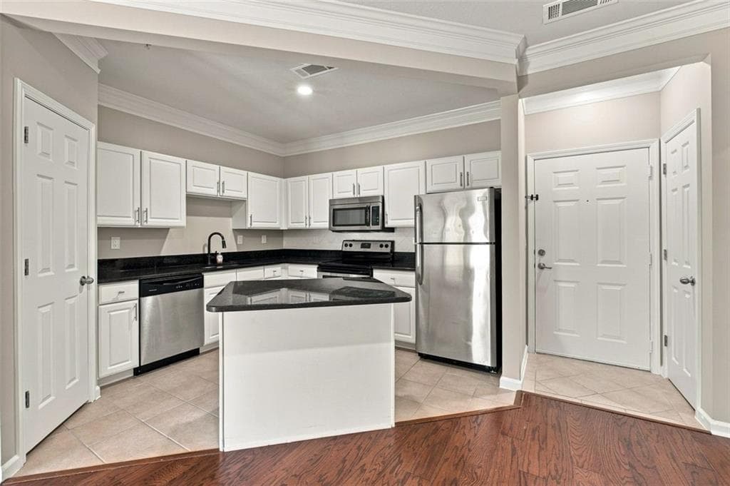 1 bedroom, 1 bathroom, 761 sq ft condominium for sale at 1850 Cotillion Drive 3419, Atlanta, GA 30338 — photo 7