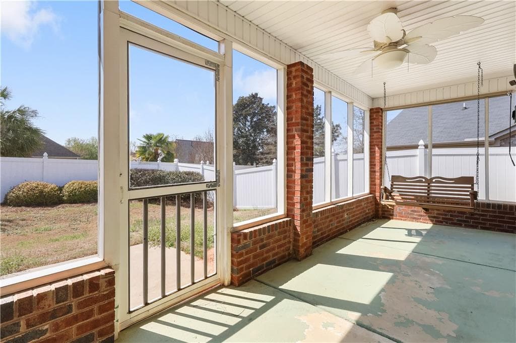 2 bedroom, 2 bathroom, 1,656 sq ft single family residence under contract at 1496 Empress Drive, Mcdonough, GA 30253 — photo 2